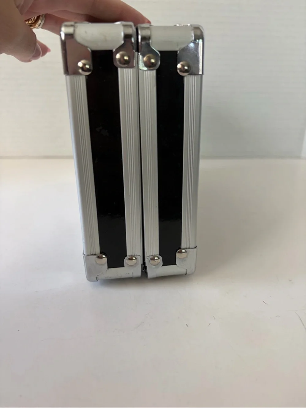Vaultz‎ skull pencil box